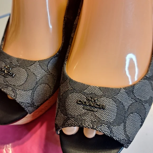 Coach Ferry Signature Black and Tan Women's Wedges Shoes. Size 9.5 - Picture 3 of 10